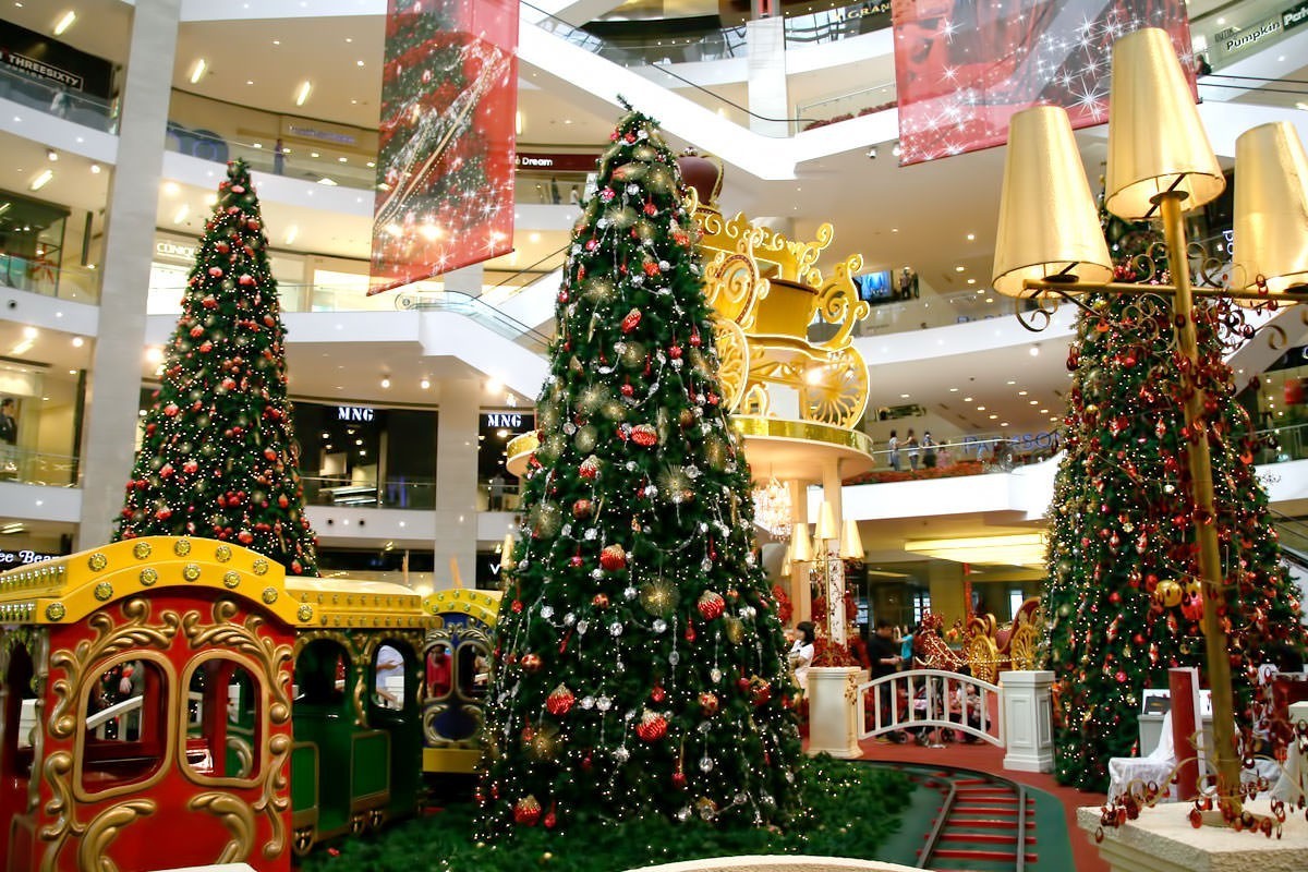What Should Be The Mus­lim Reac­tion To Christmas ?